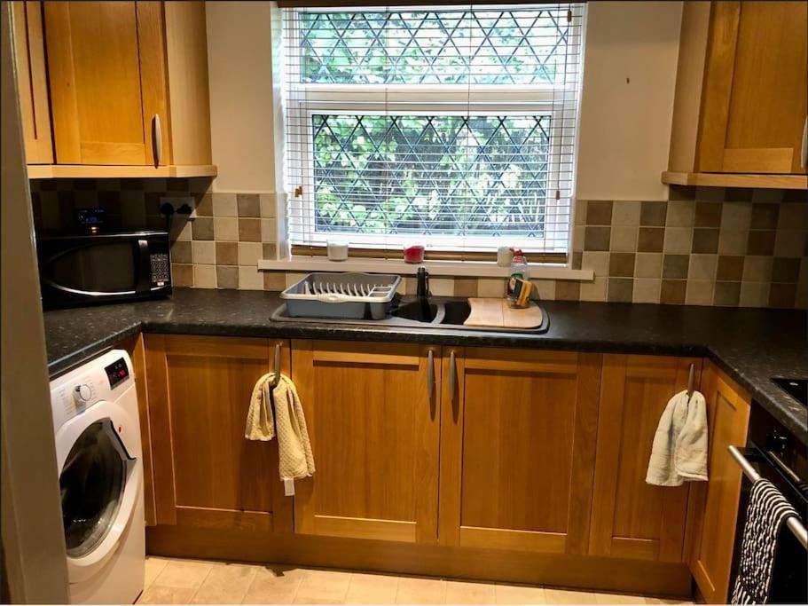 Lovely One-Bed Condo With Free Parking On Premises Sunderland  Ngoại thất bức ảnh